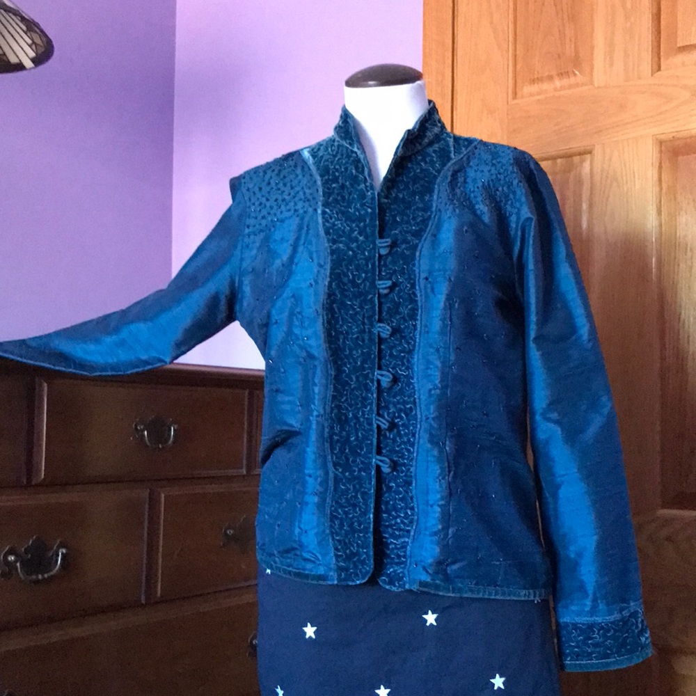 CHICO’s 💙 100% Silk, Beaded Jacket with velvet trim, beautiful fabric